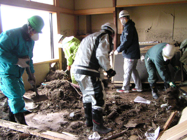 Kuji 19 Apr, 2011 / Noda youth volunteer / Construction newspaper pulishing company