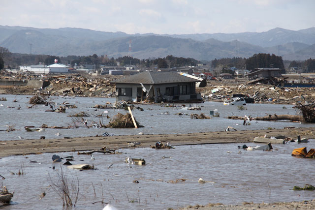 Damage / Tsurushi / Seaside