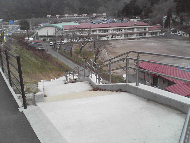 避難 小本小学校 避難階段」 東北地整