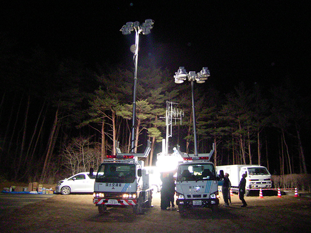 Liaison Yuzawa / Rikuzentakata / Machine for disaster response / Lighting vehicle / Operation
