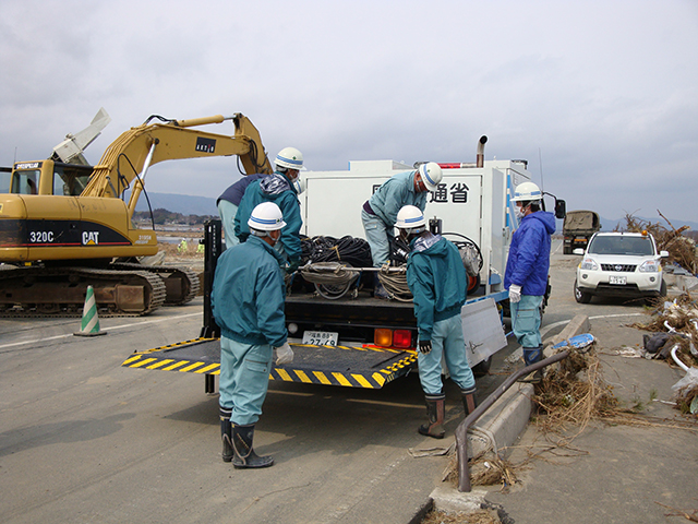 Fukushima / Search in Isobe, Soma / Fukushima drainage pumper vehicle